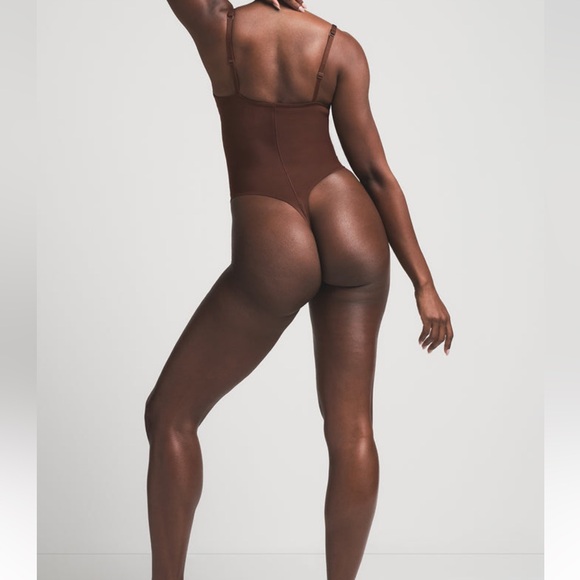SKIMS Cocoa Push-up Thong Bodysuit - Picture 3 of 7
